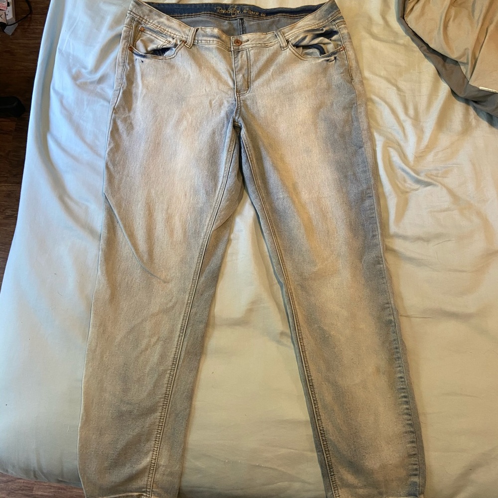Light wash skinny jeans.